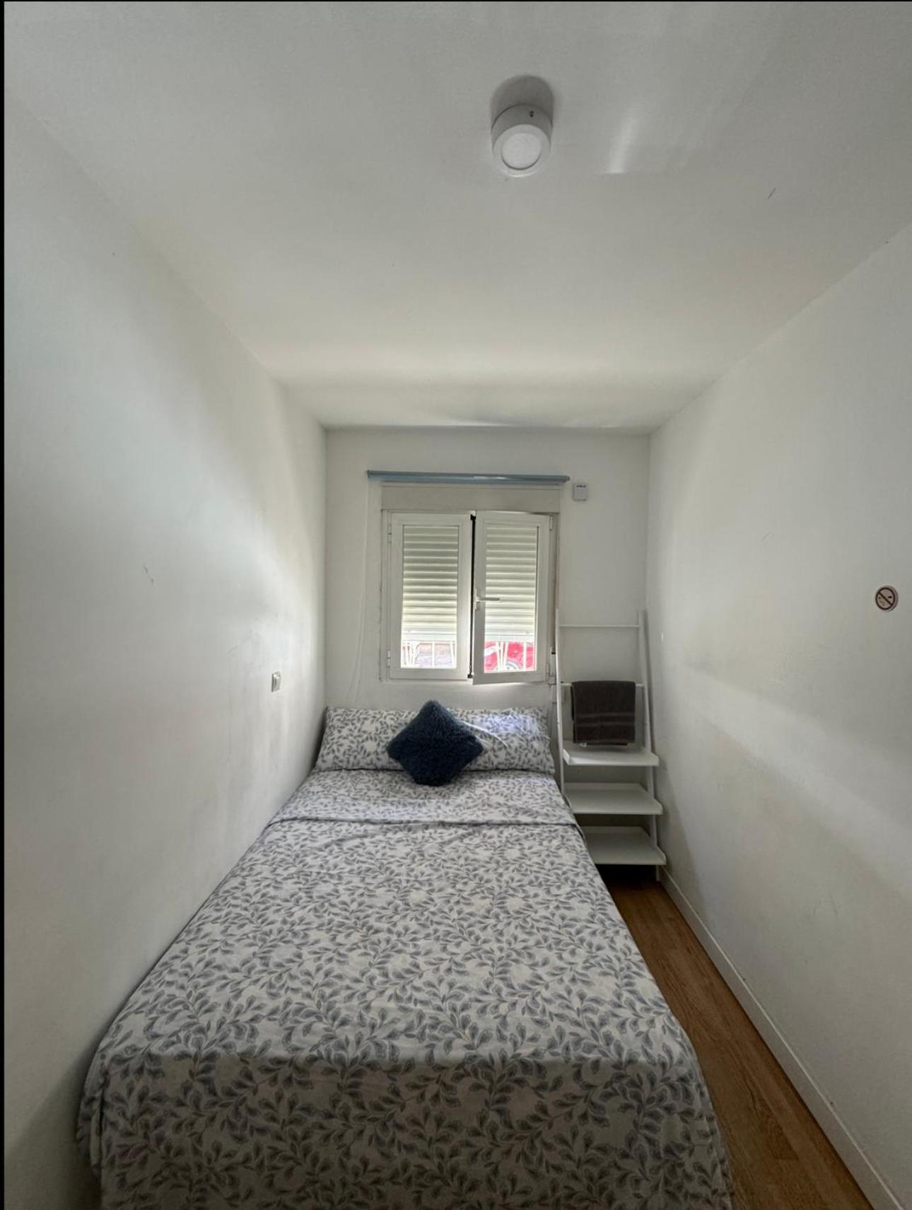 Habitacion Con Bano Compartido Hotel Madrid Eksteriør billede