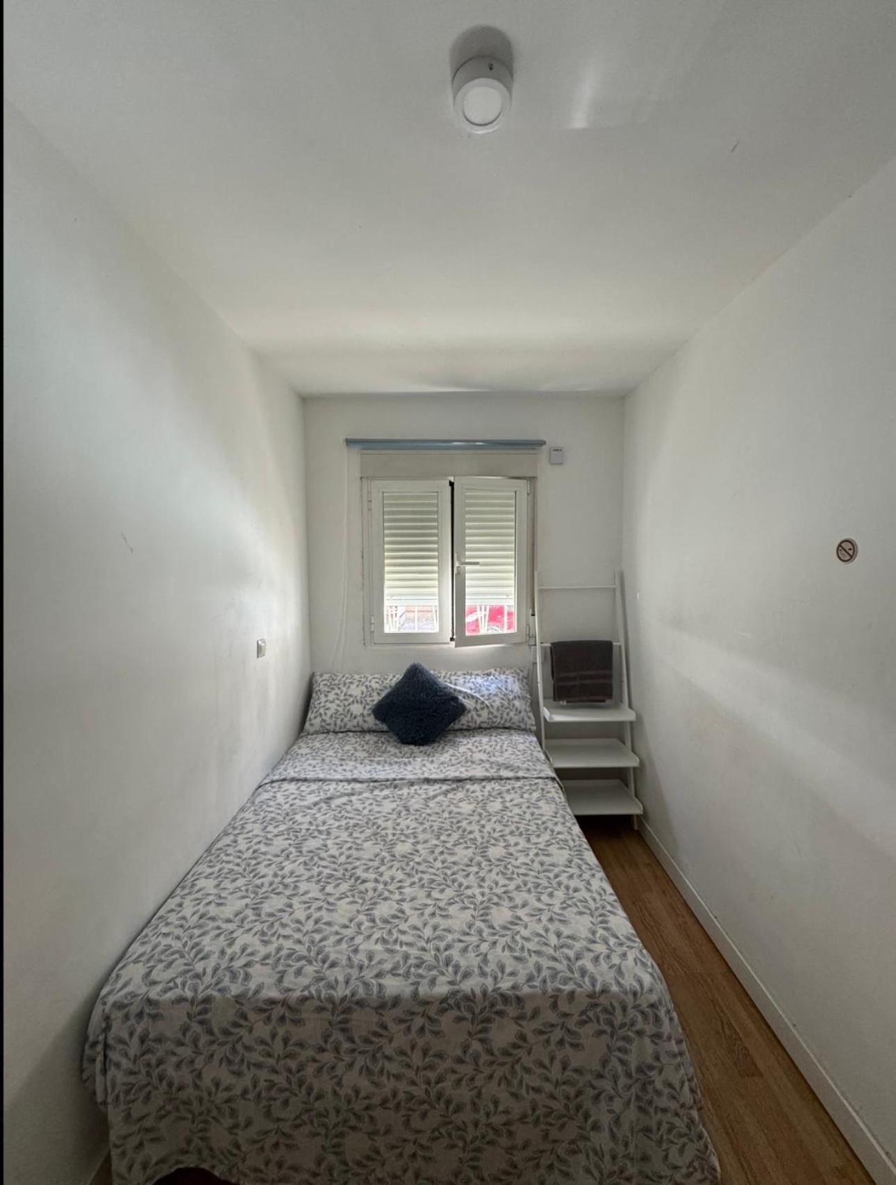 Habitacion Con Bano Compartido Hotel Madrid Eksteriør billede