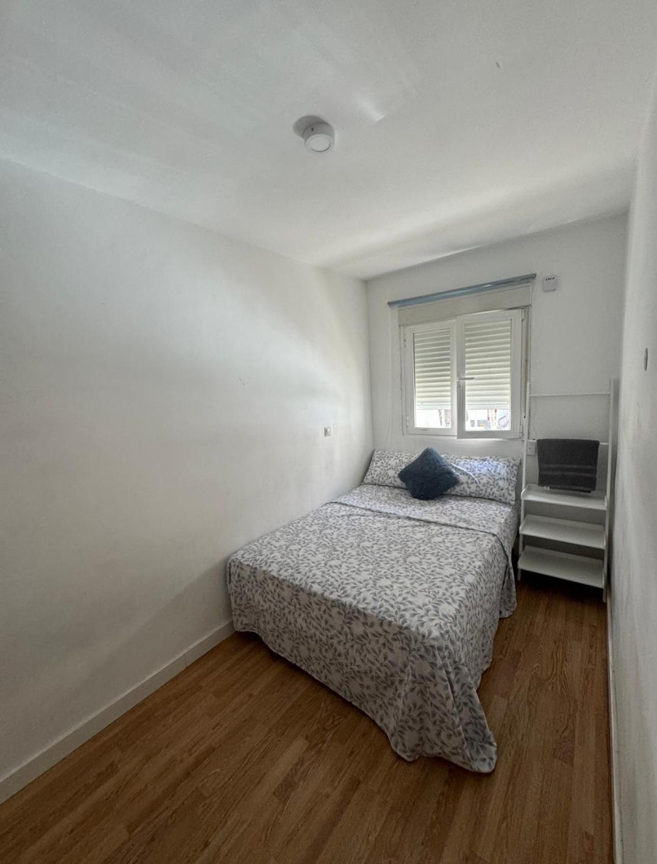 Habitacion Con Bano Compartido Hotel Madrid Eksteriør billede